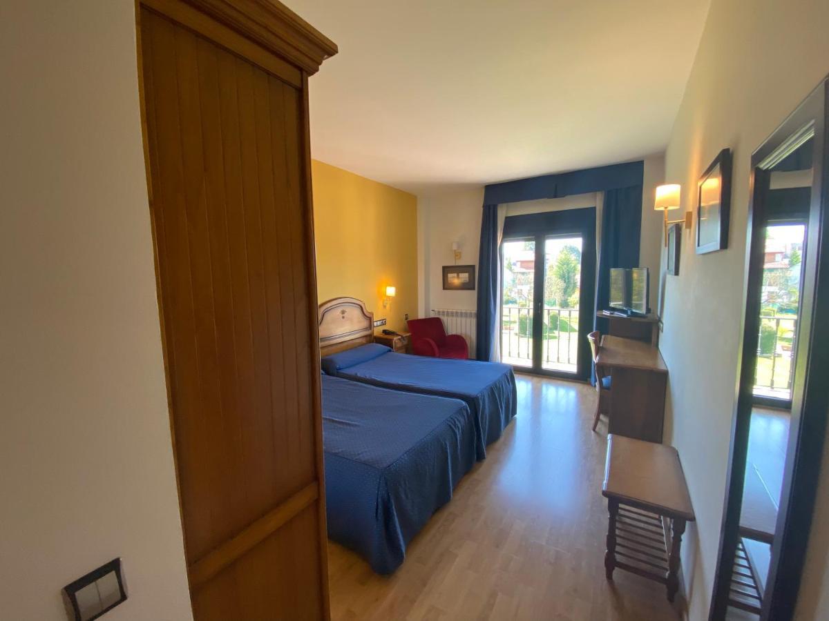 Hotel Cristina Noreña エクステリア 写真