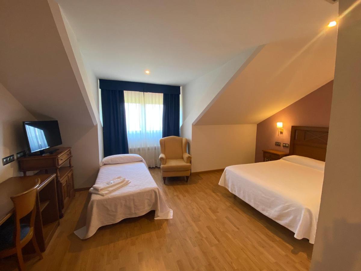 Hotel Cristina Noreña エクステリア 写真