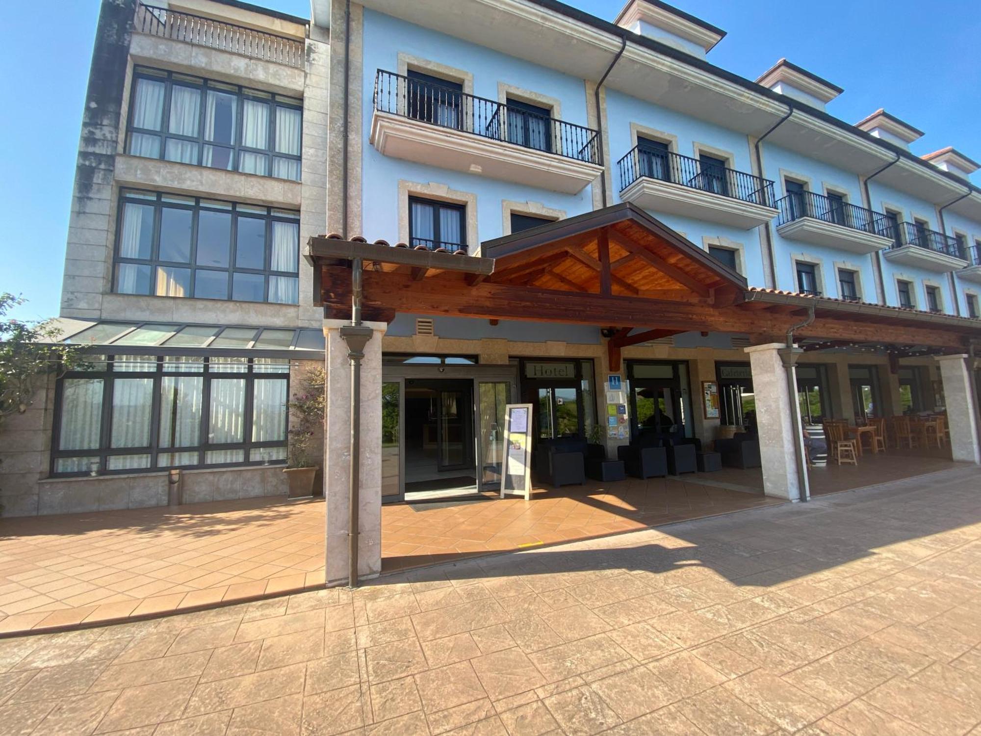 Hotel Cristina Noreña エクステリア 写真