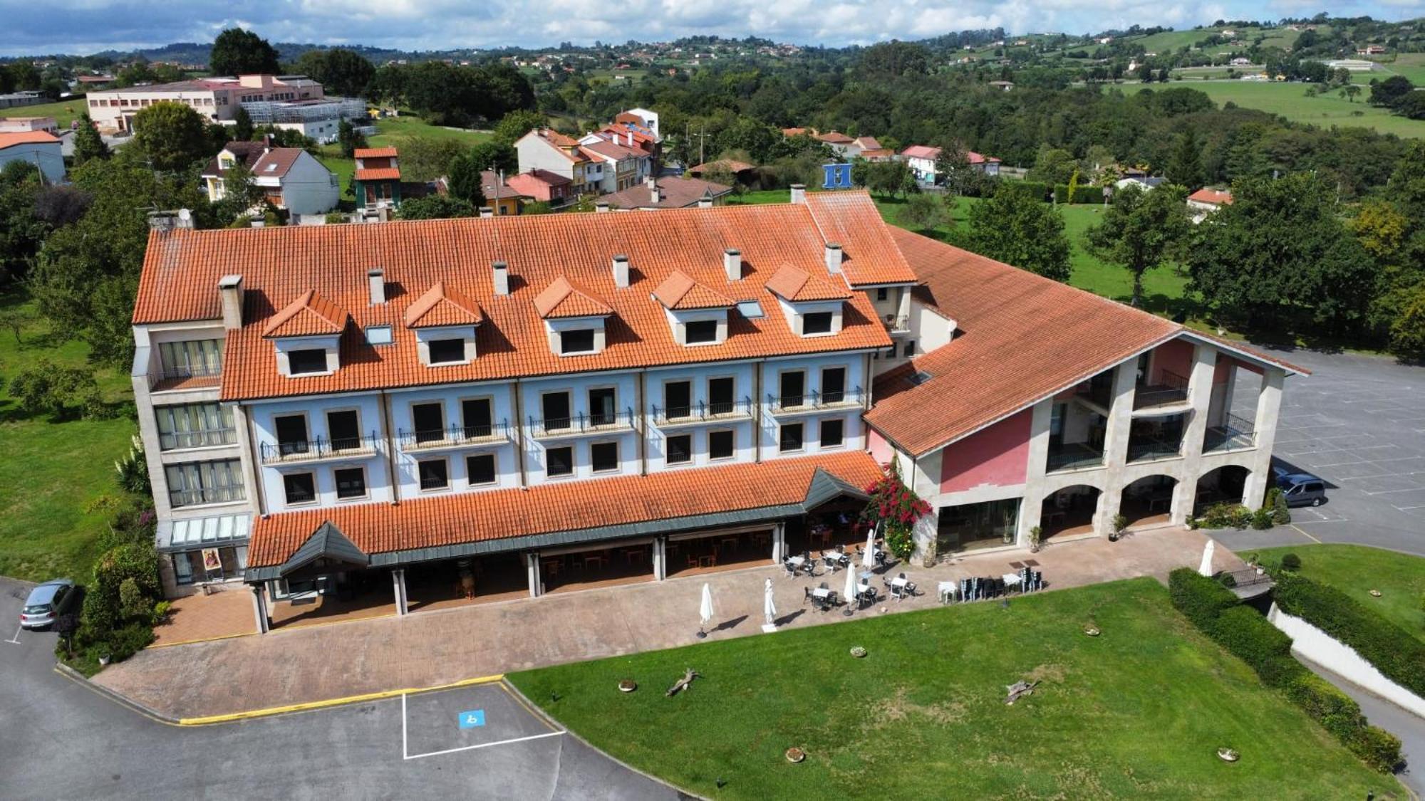 Hotel Cristina Noreña エクステリア 写真