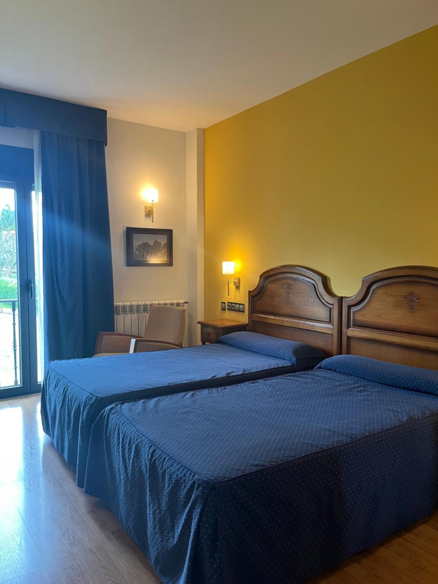 Hotel Cristina Noreña エクステリア 写真