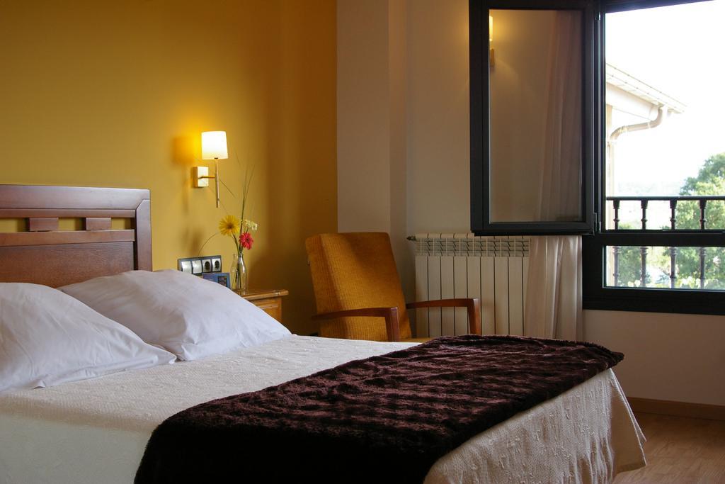 Hotel Cristina Noreña エクステリア 写真
