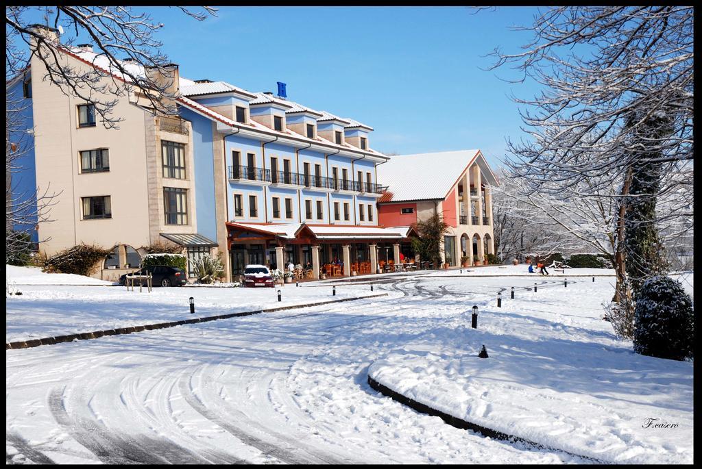 Hotel Cristina Noreña エクステリア 写真