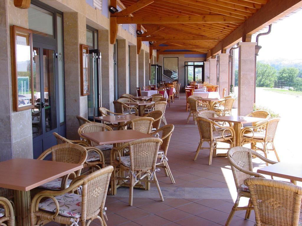 Hotel Cristina Noreña エクステリア 写真