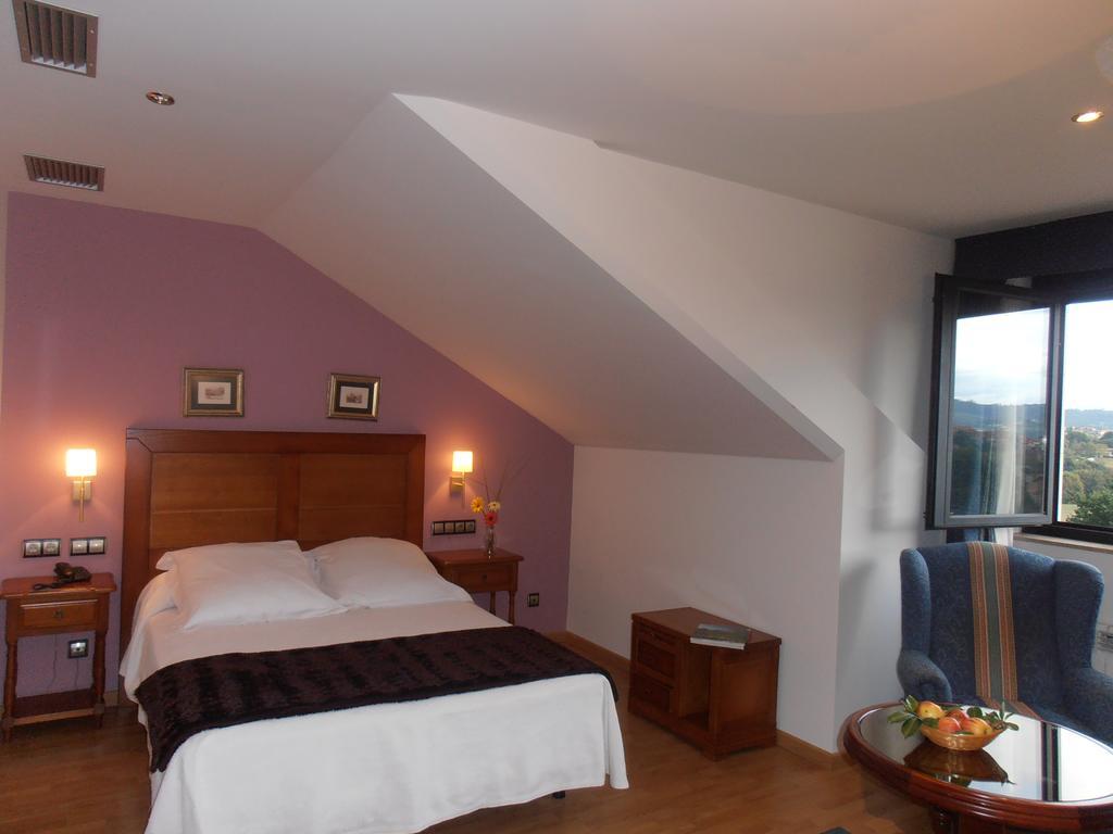 Hotel Cristina Noreña 部屋 写真