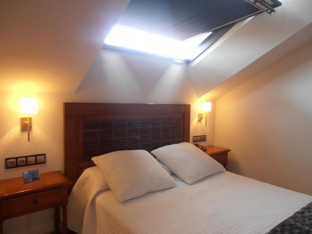 Hotel Cristina Noreña 部屋 写真