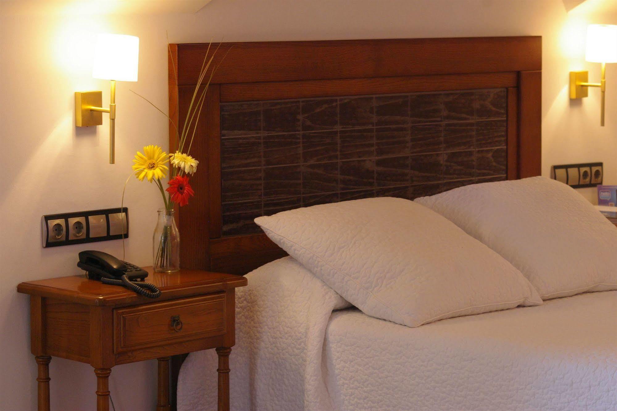 Hotel Cristina Noreña エクステリア 写真